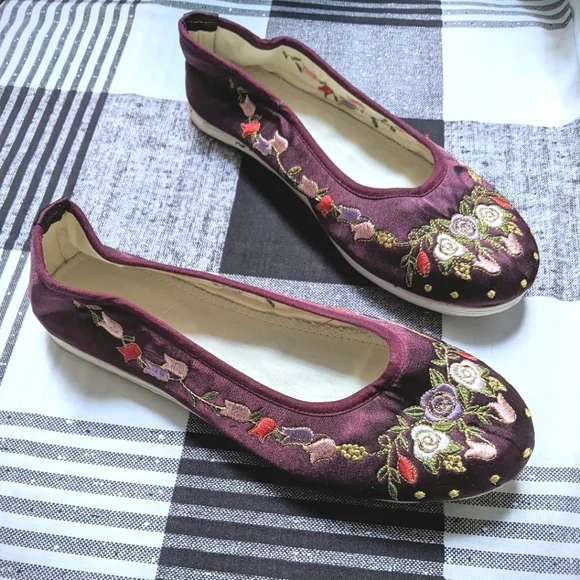 Sold🔴 NWOT silk embroidered Japanese floral rosette maroon ballet Slippers sz 8 - Picture 1 of 5